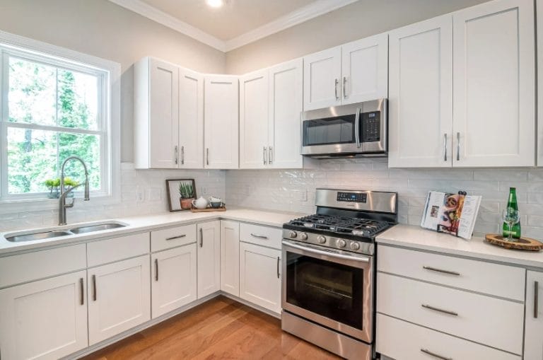 David T's Kitchen – Spacious and Modern Kitchen with RaraRTACabinets