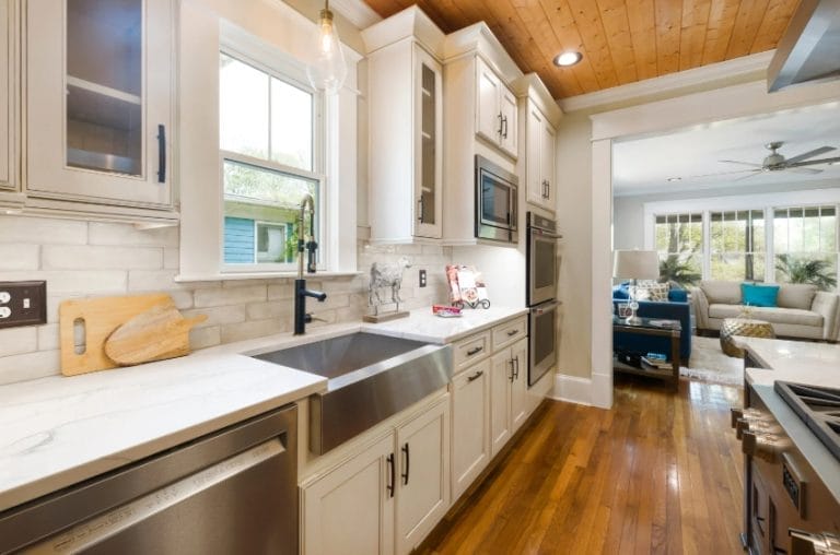 Mike R's Kitchen – Contemporary Kitchen Layout with RaraRTACabinets