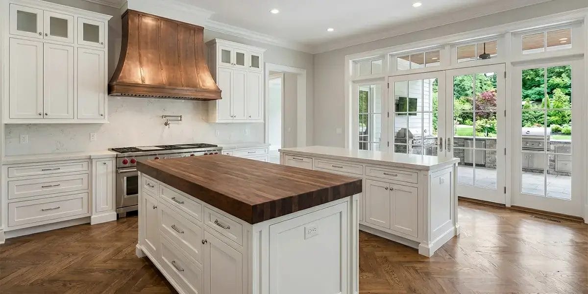 traditional luxury mansion kitchen